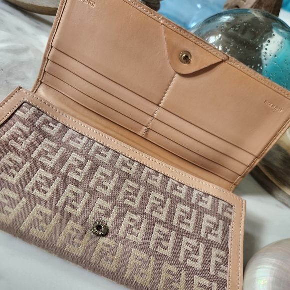 Fendi Long wallet. Gorgeous tan and cappuccino colors. - Picture 2 of 16